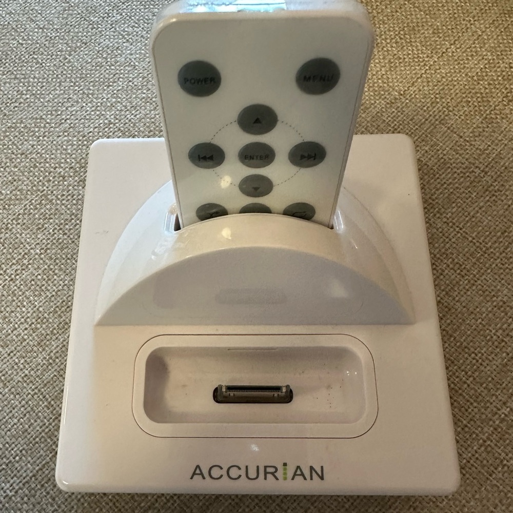 Accurian Universal Docking Ststion with Remote